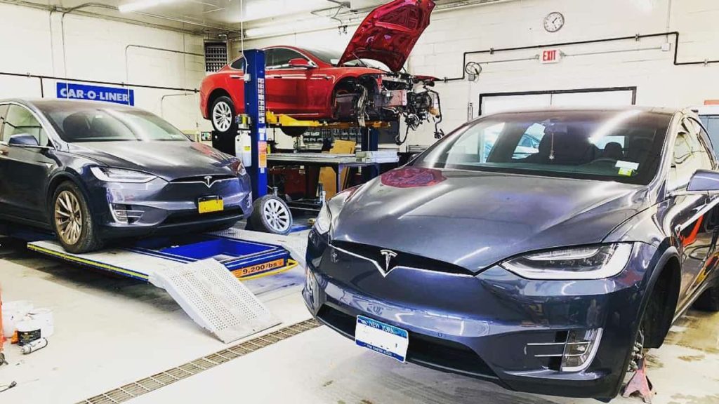 通用汽车宣布惊人举动，将为竞争对手 Tesla 修理坏车-弦外音